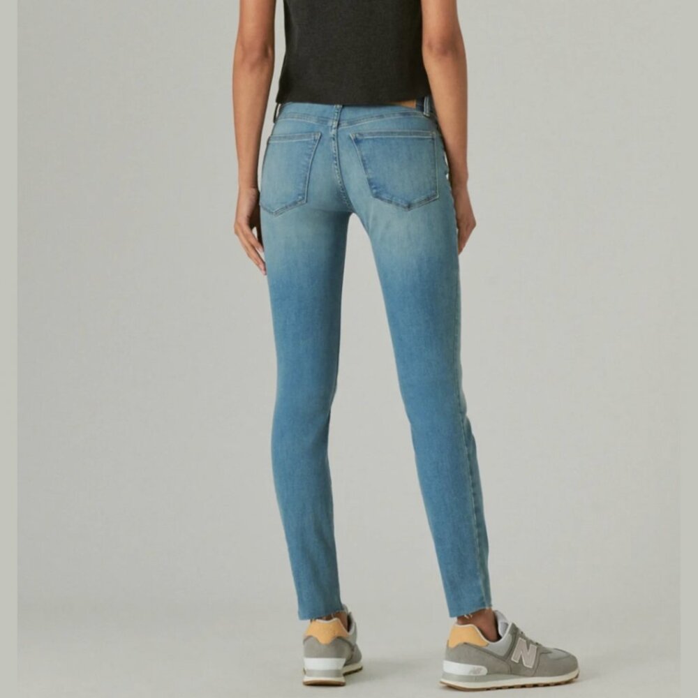 EUC Lucky Brand Ava Super Skinny Jeans Light Vintage Wash Mid Rise Raw Hem - Picture 3 of 8